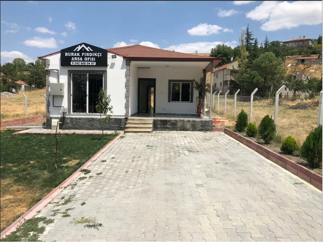 Burak Fındıkçı Gayrimenkul ofis görünümü