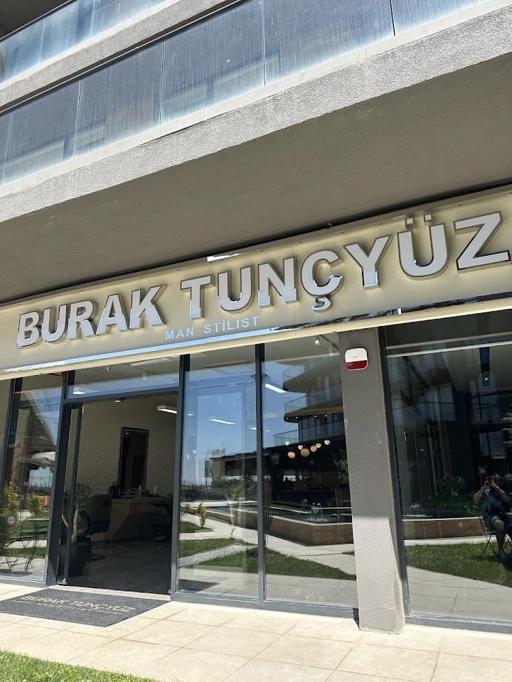 Burak Tunçyüz Men Stylist dükkân cephesi ve tabela