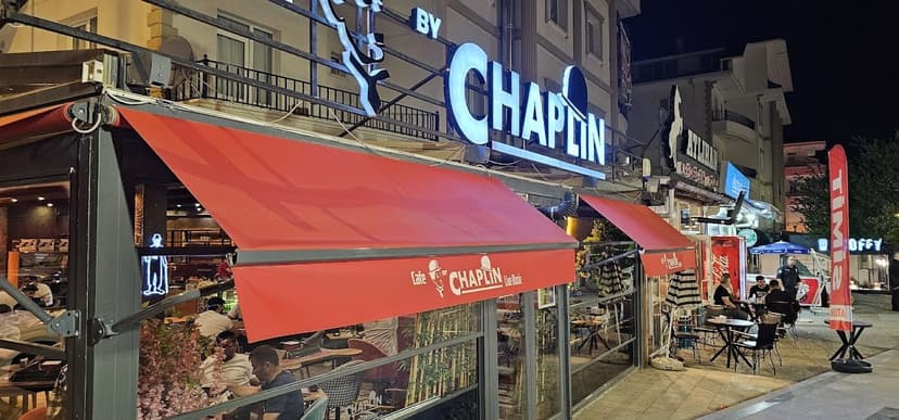 By Chaplin Cafe dükkân görünümü