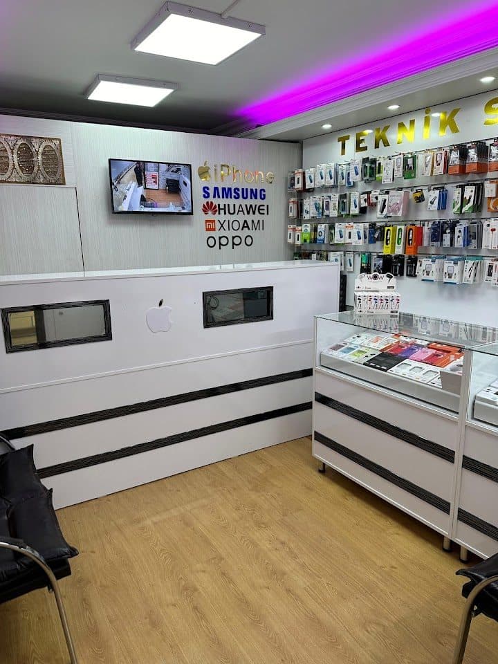 Mağaza içi tezgah ve telefon teşhiri