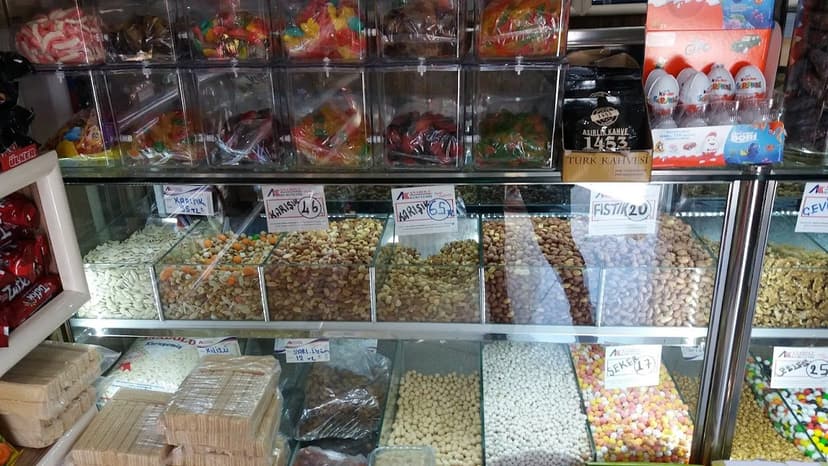 Kuruyemiş ve şekerleme reyonu
