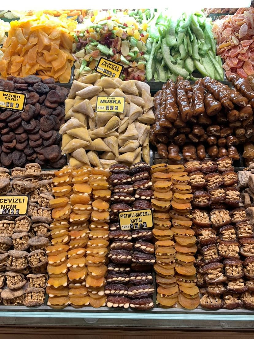 Kuruyemiş ve şekerleme tezgâhı (temsili görsel)