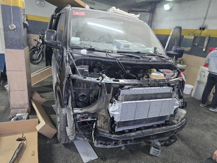 Servis atölyesinde onarım çalışması