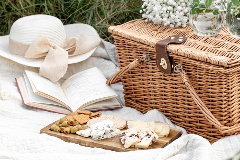 Piknik sepeti ve atıştırmalıklar (temsili görsel)
