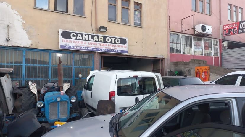 Canlar Oto dükkân görünümü — Japon yedek parça ve tamir servisi tabelası