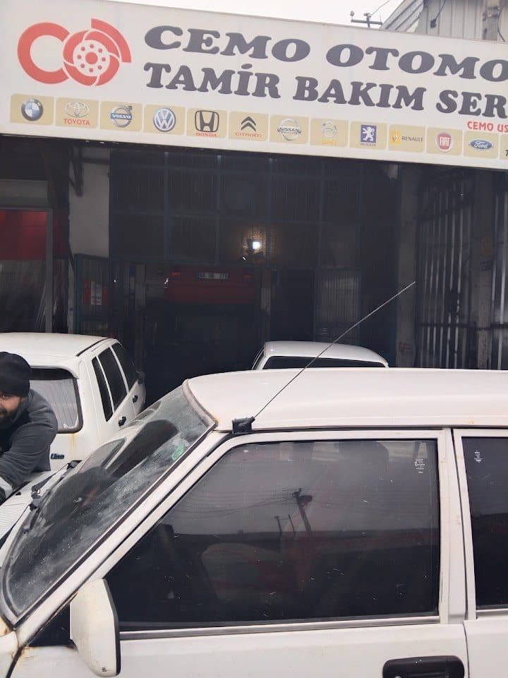 Cemo Otomotiv dükkân tabelası ve cephesi
