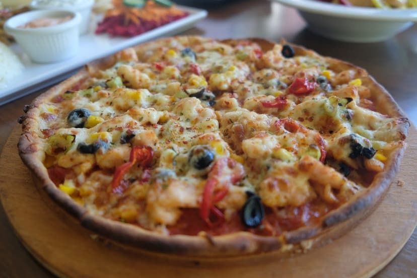 Fırından taze pizza