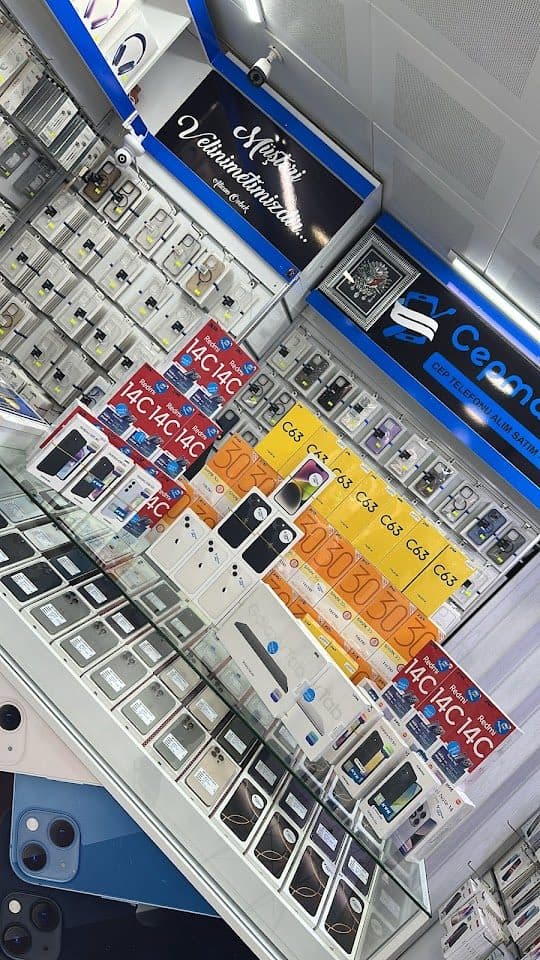 Cep telefonu ve aksesuar vitrini