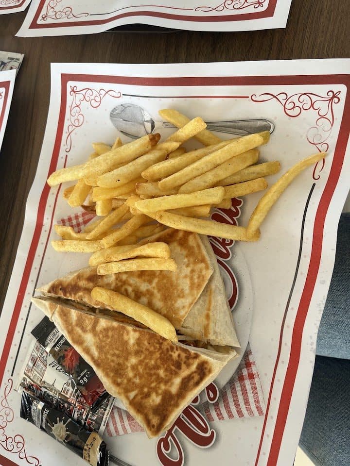Cheesy döner tabağı, patates ile
