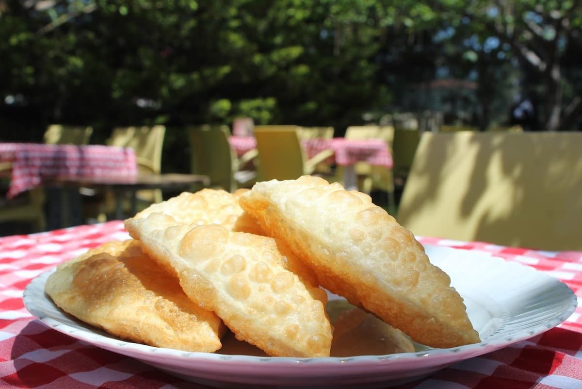 Çıtır çiğ börek tabağı — İncek Tatar Mutfağı