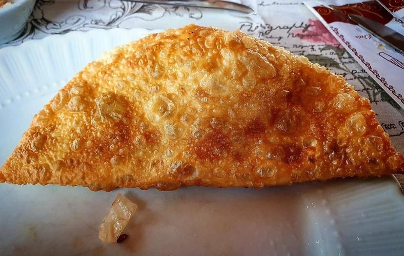 Çiğ börek yakın çekim