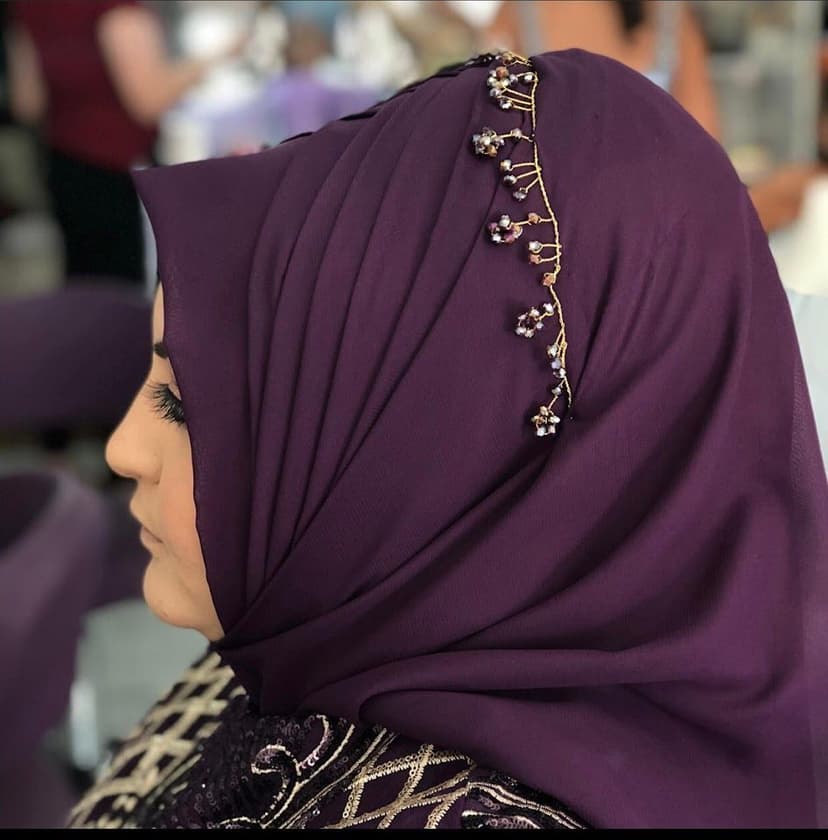 Özel gün için şal tasarımı ve makyaj