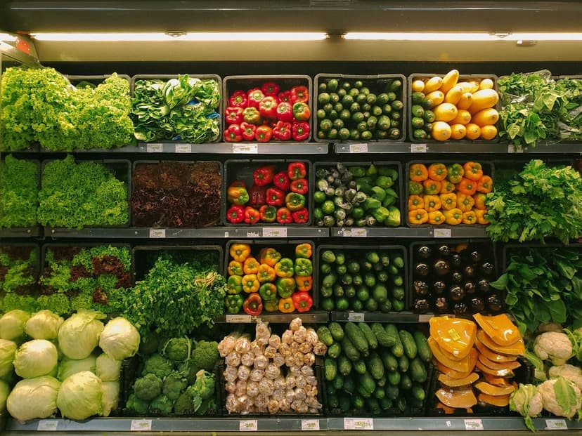Market reyonu — taze sebze ve meyveler (temsili görsel)