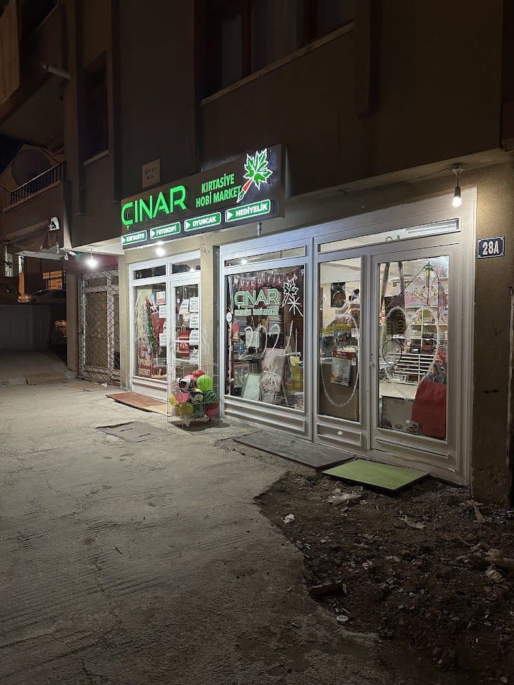 Çınar Kırtasiye & Hobi Market mağaza cephesi