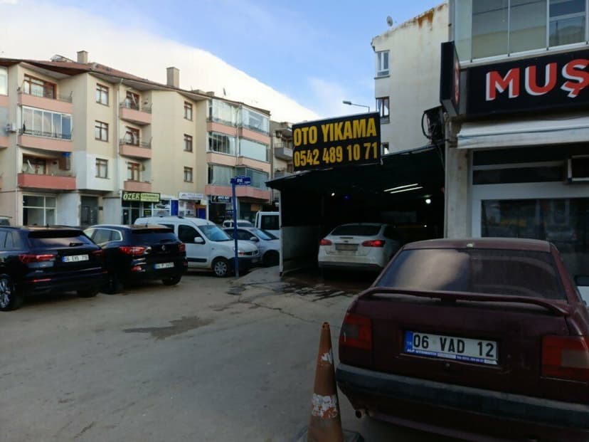 Yıkama bölmesinde araç