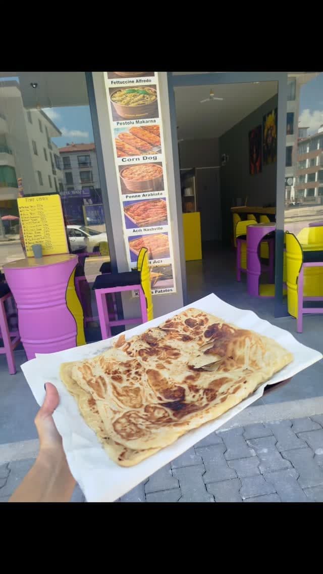 Taze hazırlanan gözleme — dükkân önü