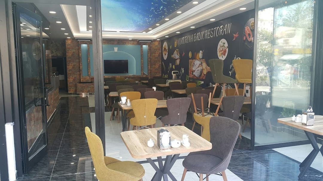 Restoran salonu ve oturma alanı