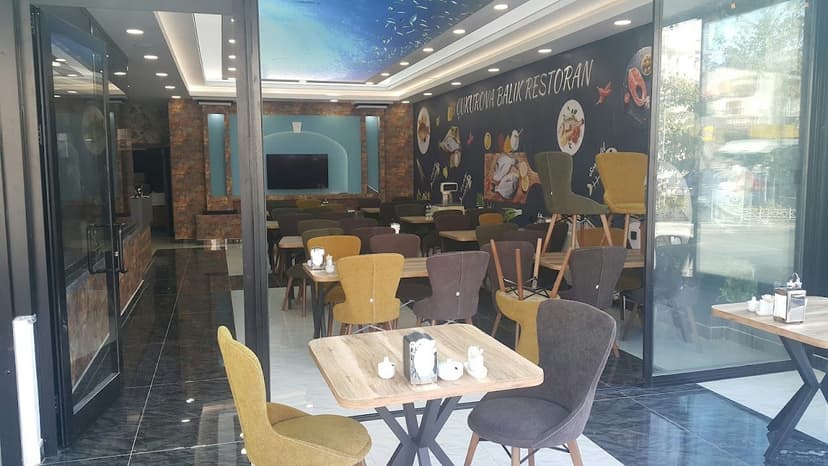 Restoran salonu ve oturma alanı