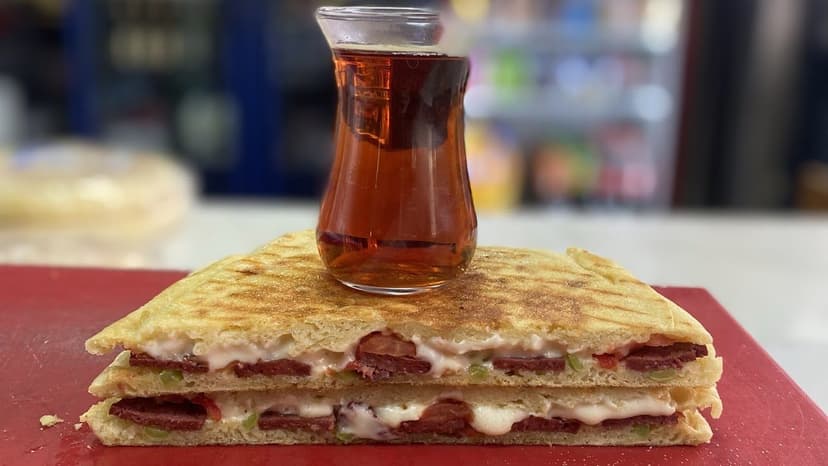 Sanayi tostu ve çay