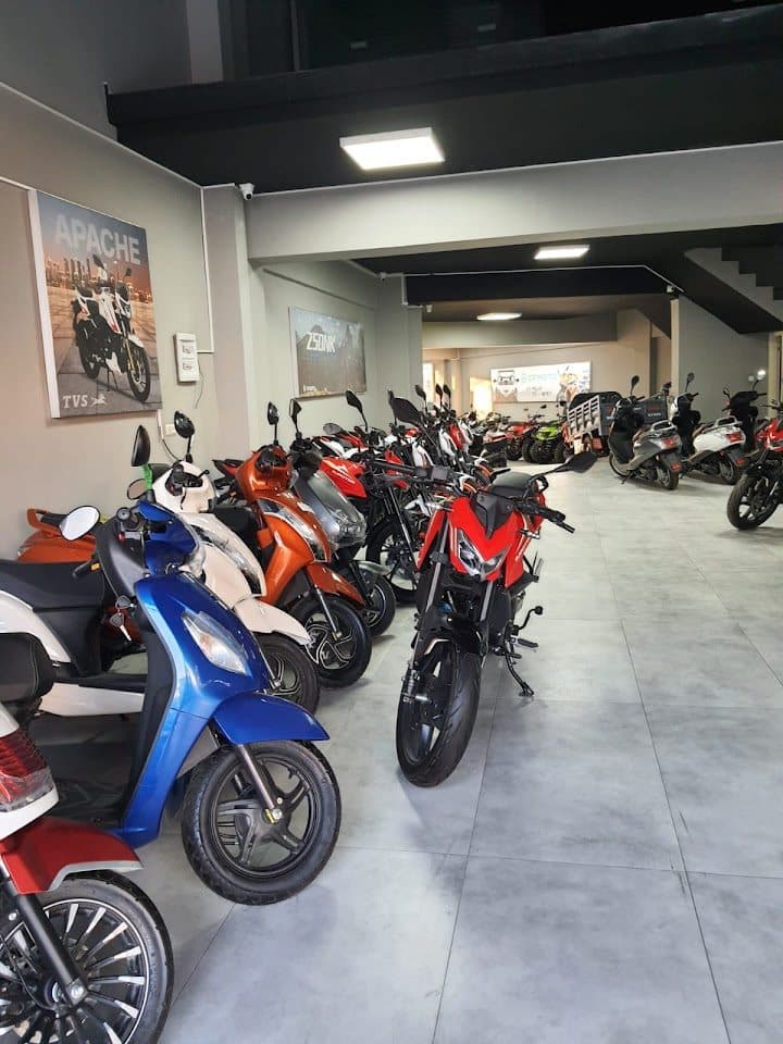 Sergideki motosikletler