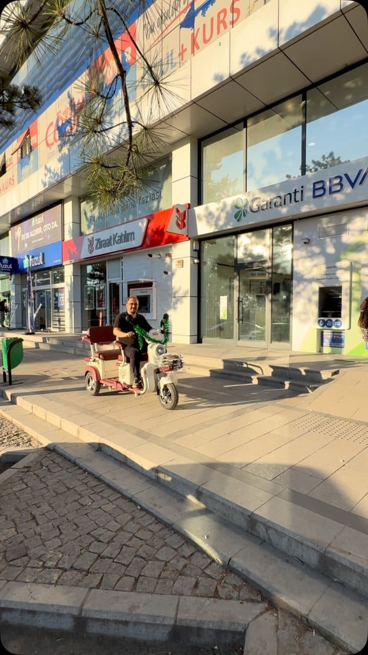 Şafak Mahallesi'ndeki Dağlar Motor mağazası