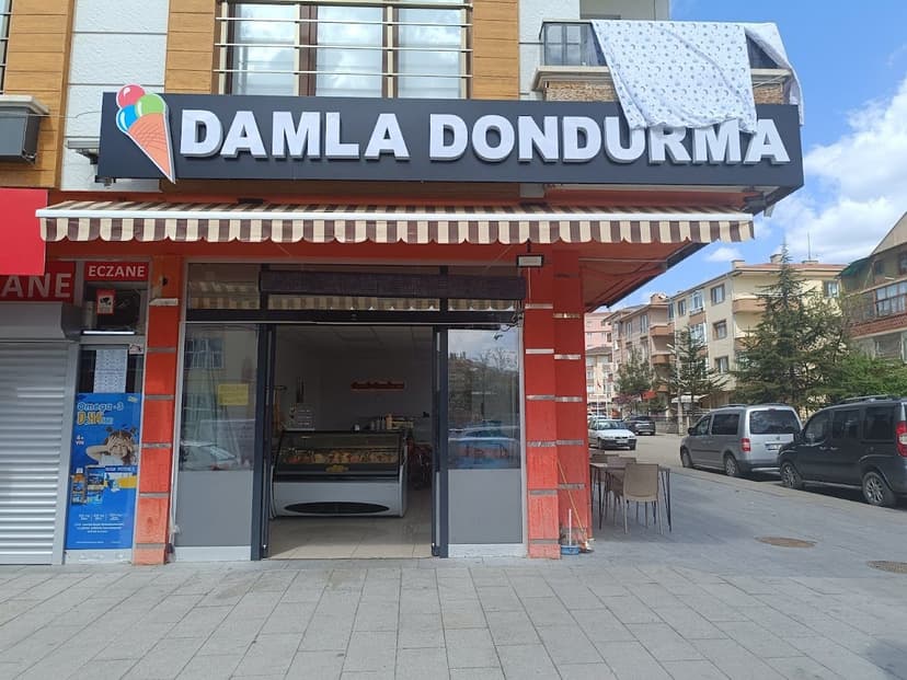 Damla Dondurma & Tatlı dükkân görünümü