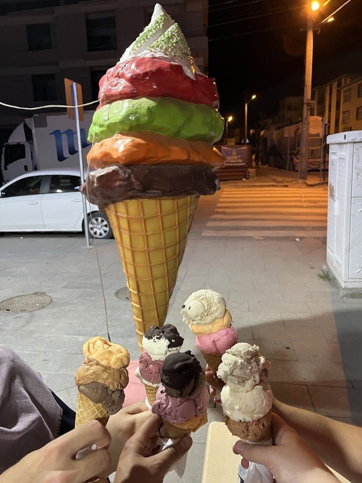 Rengârenk külah dondurma