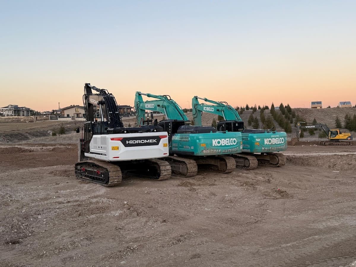 DeKa Hafriyat ekskavatör filosu — Hidromek ve Kobelco iş makineleri