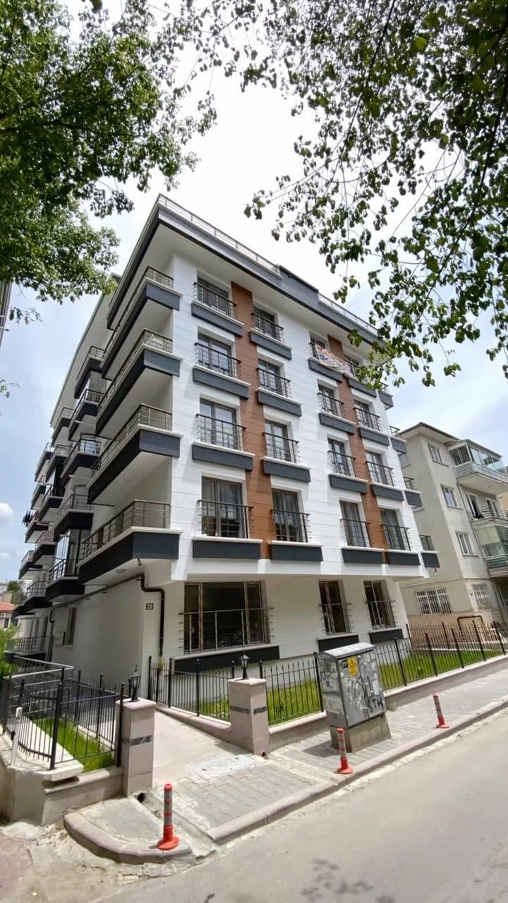 Portföyümüzden satılık daire bulunan apartman cephesi — Delikanlıoğlu Gayrimenkul