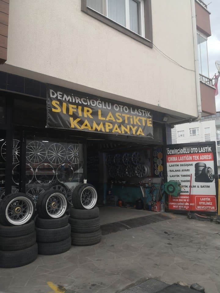 Dükkân içi — lastik stoğu