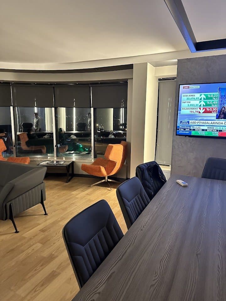 GW Demirhan Gayrimenkul ofis görüşme alanı