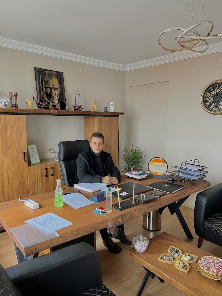 Danışman görüşmesi — GW Demirhan Gayrimenkul ofisi