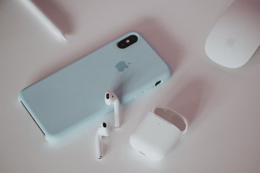 Telefon ve kablosuz kulaklık (temsili görsel)