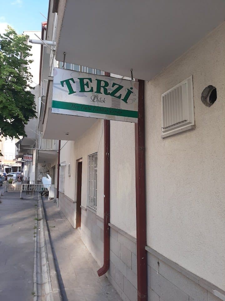 Dilek Terzi dükkân tabelası ve cephesi