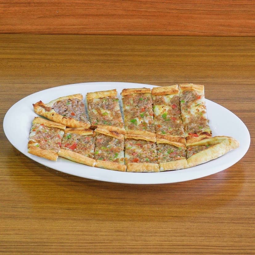 Fırından çıkan kebaplı pide