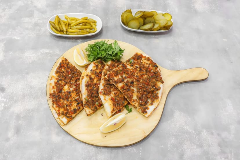 Fırından yeni çıkan lahmacun