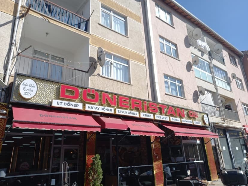 Döneristan 06 dükkân cephesi — Gölbaşı Seğmenler