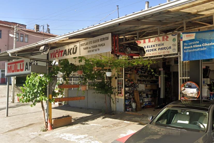 Dostlar Oto Bakım Servisi dükkân görünümü ve tabelası (Google Street View)