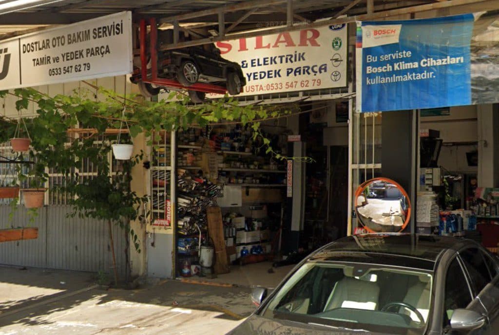 Yedek parça rafları ve servis girişi (Google Street View)