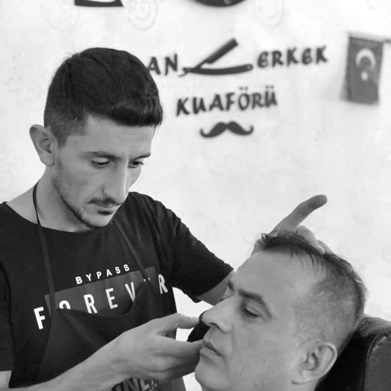 Usta ellerde saç ve sakal bakımı