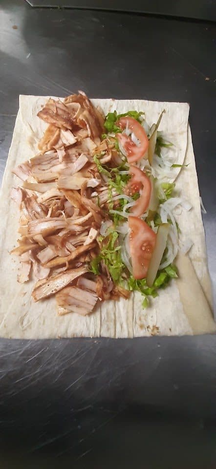 Taze dilimlenmiş tavuk döner