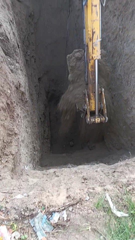 Kepçeyle derin kazı çalışması