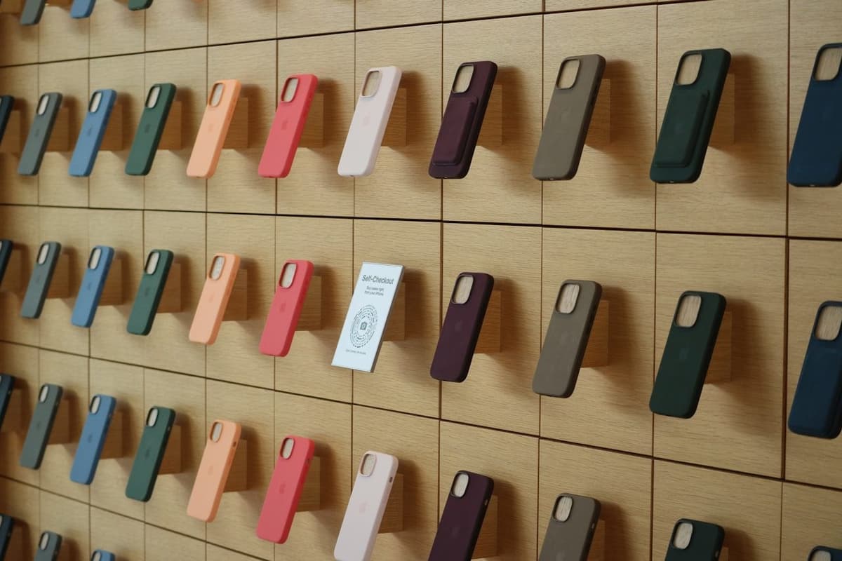 Rengarenk telefon kılıfı reyonu (temsili görsel)