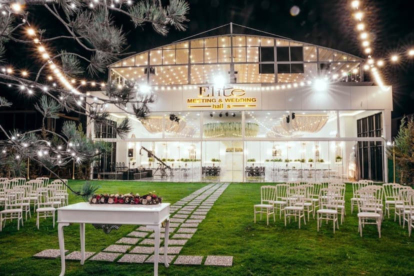 Elite Perla Event dış görünüm — ışıklandırılmış bahçe ve salon