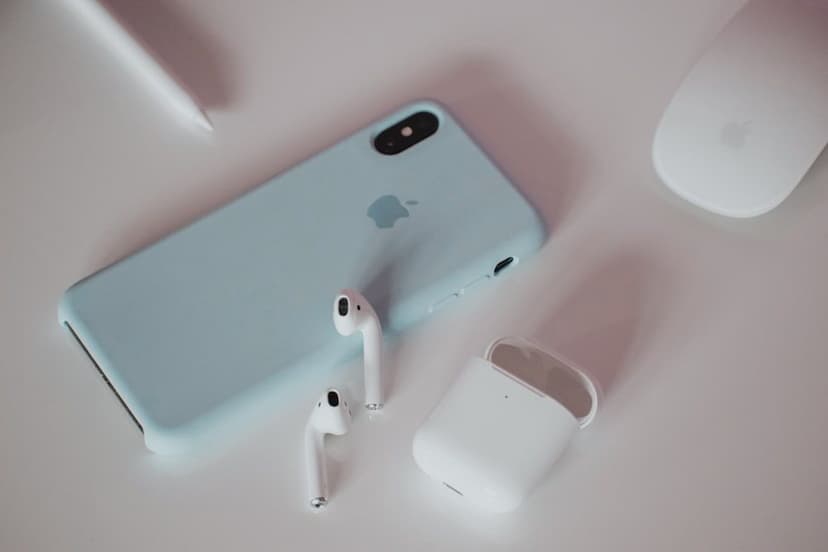 Telefon kılıfı ve kablosuz kulaklık (temsili görsel)