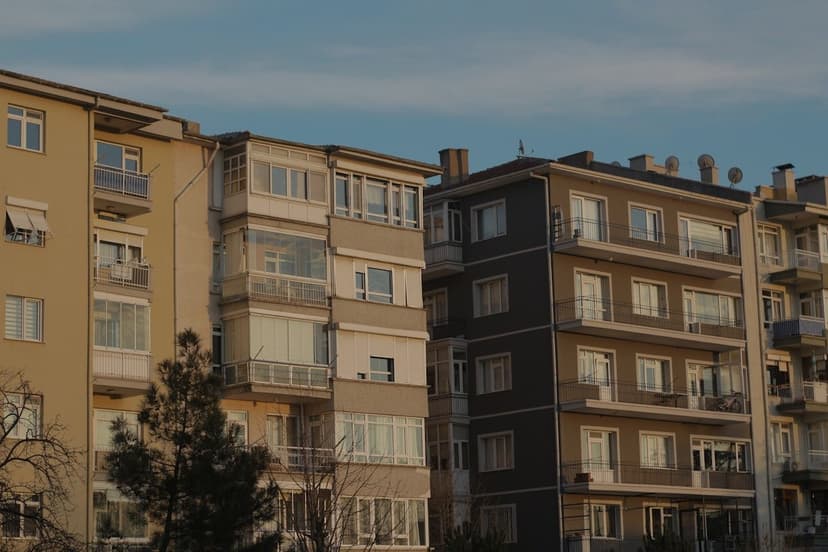 Gölbaşı konut dokusu — apartman cepheleri (temsili görsel)