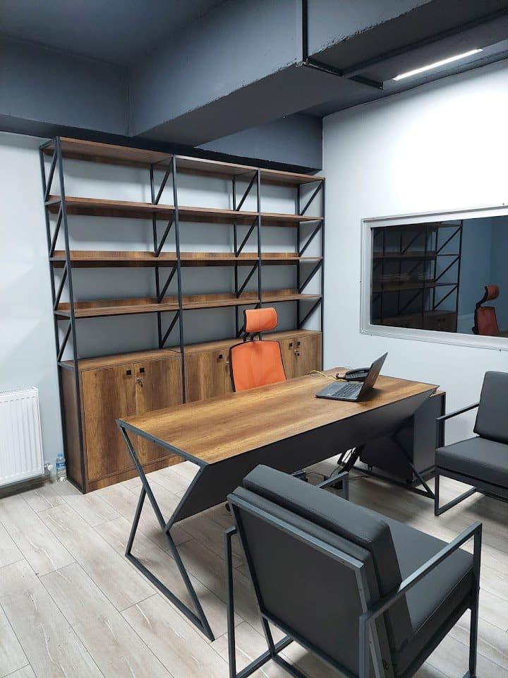Çalışma masası, kitaplık ve ofis mobilyası