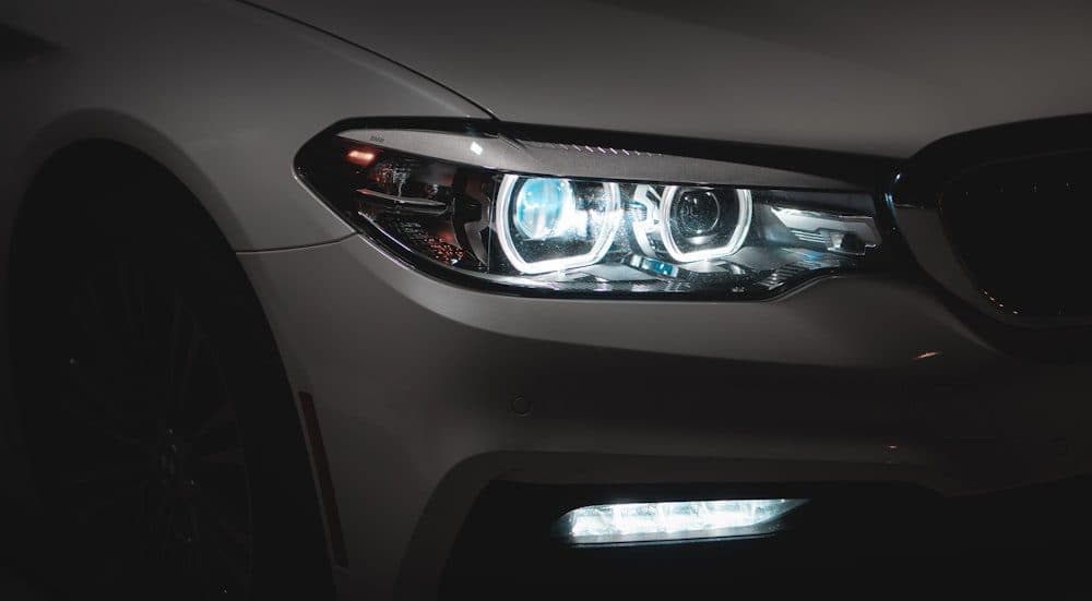Oto aydınlatma — LED far (temsili görsel)