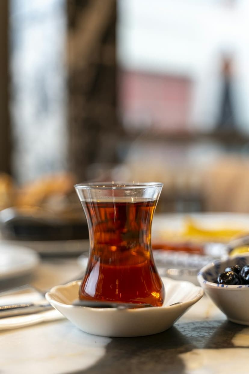 Çay ve yanında ikramlar (temsili görsel)