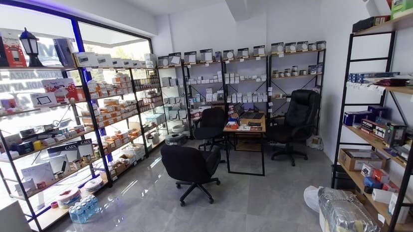 Mağaza içi — elektrik malzemeleri rafları